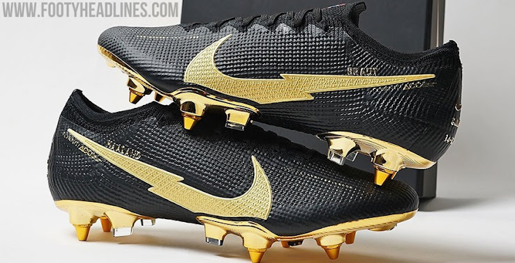 new nike black and gold boots