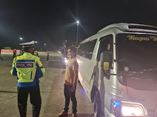 Satlantas Polrestabes Semarang Gelar Apel di Pos Penyekatan Gerbang Tol Kalikangkung