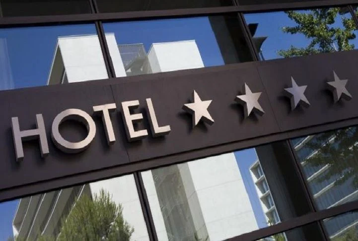 Anggota DPR Isoman Gratis di Hotel Mewah Bintang 5 Tuai Kritikan