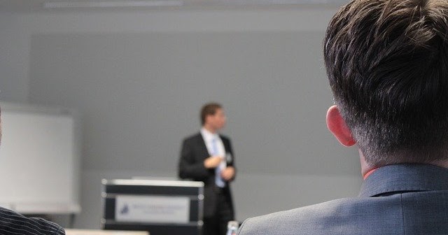 CONTOH DIALOG COMPLIMENT DAN TERJEMAHANNYA PATI TAUFIK