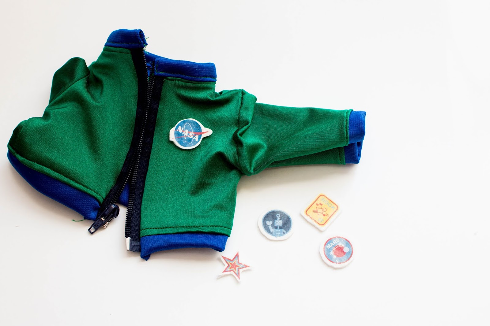 Snugglebug University Make your own Space Patches (with a free printable!)