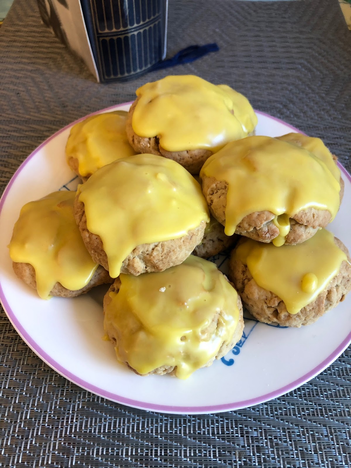 Chez Maximka Yogurt oat cookies with saffron icing