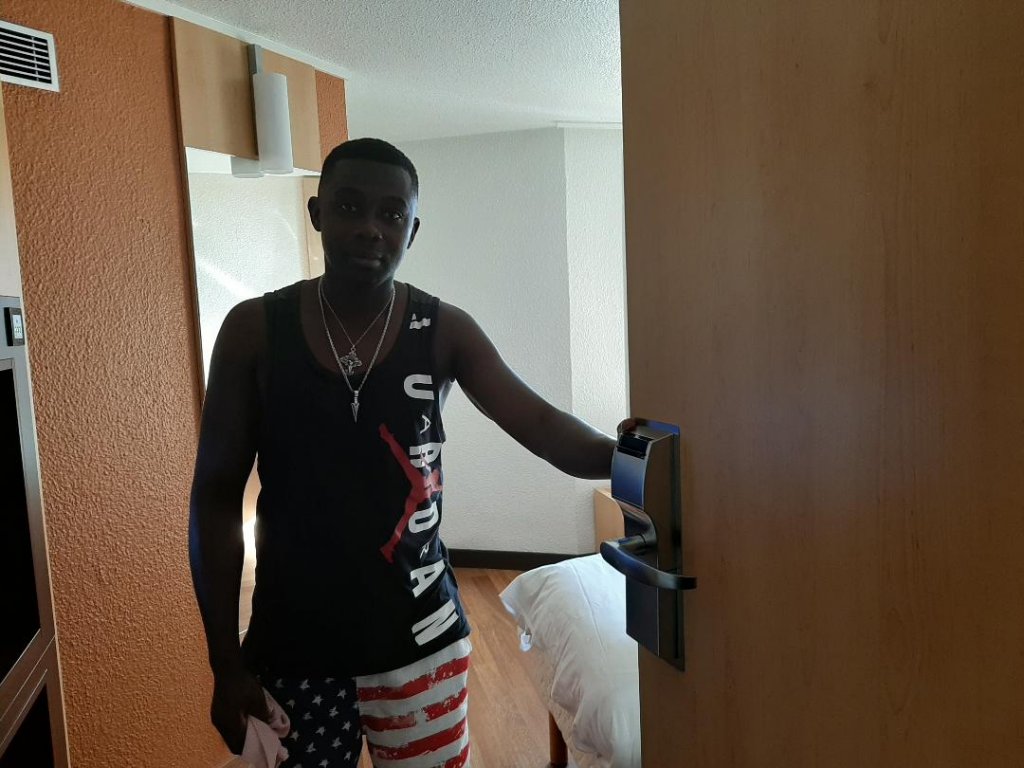 Paris : Migrants hébergés dans un hôtel Ibis près du parc de la Villette