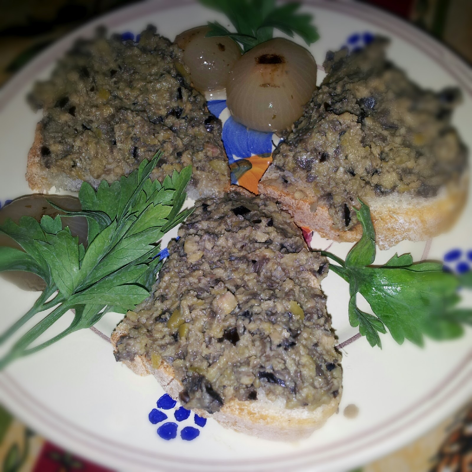 Tuscany In a nutshell Crostini con paté di olive