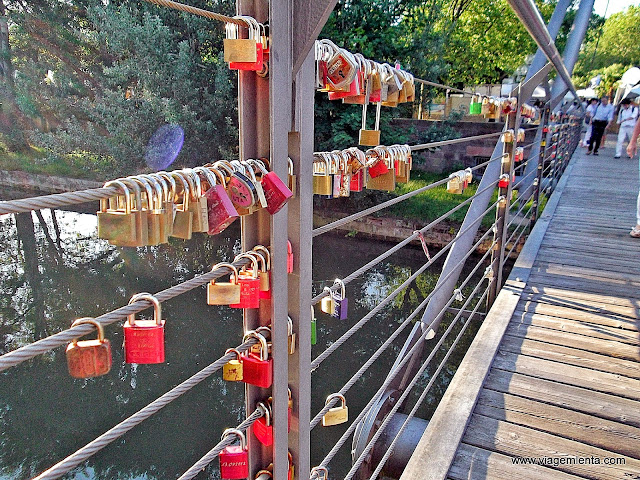 Cadeados do amor nas pontes alemãs