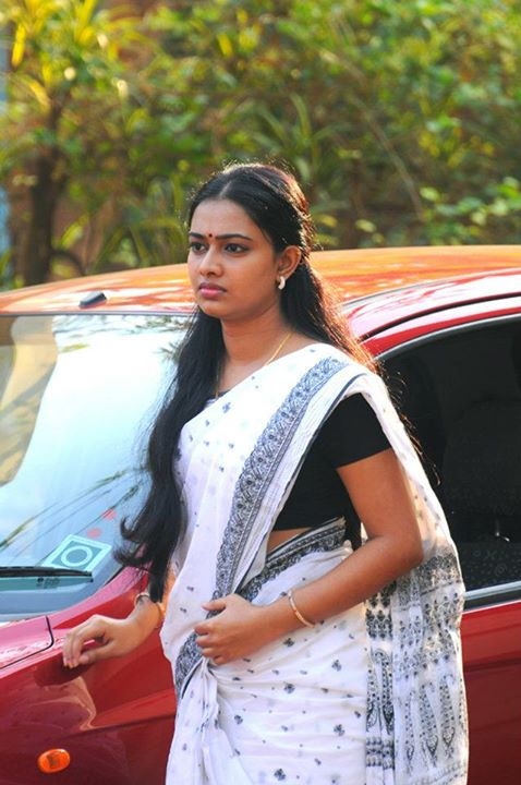 Actress HD Gallery: Divya Vishwanath Malayalam Serial ActressLatest ...