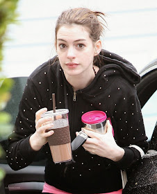 Anne Hathaway No-Makeup Style 