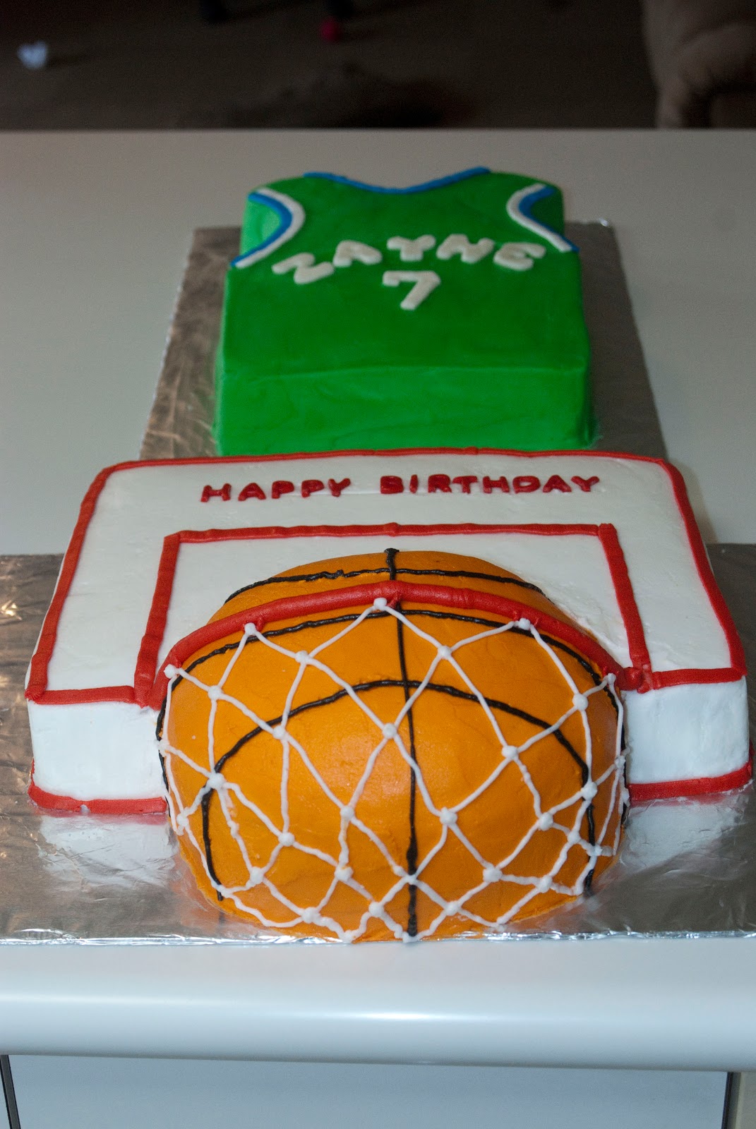 Michelle's Cakes: Basketball jersey and backboard