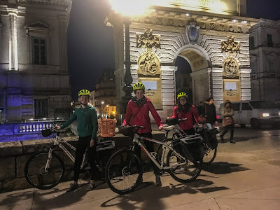 nice Montpellier Provence Occitanie cycling tour hybrid bike rental full carbon