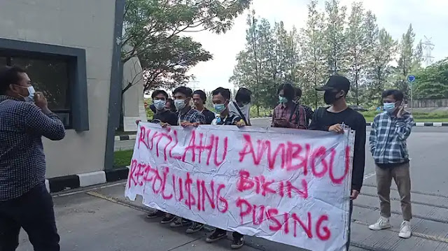 Aliansi mahasiswa Melawan Ketidakadilan Rakyat Kembali Gelar Aksi Tuntut Transparansi Rutilahu Aliansi mahasiswa Melawan Ketidakadilan Rakyat Kembali Gelar Aksi Tuntut Transparansi Rutilahu