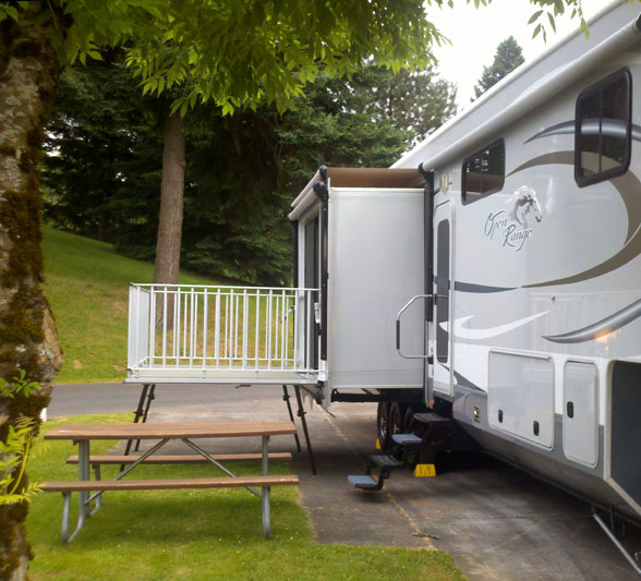 Cool and Interesting RVs A deck on an RV?