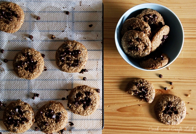 biscotti con farina di farro, sesamo, sale e tanto cioccolato