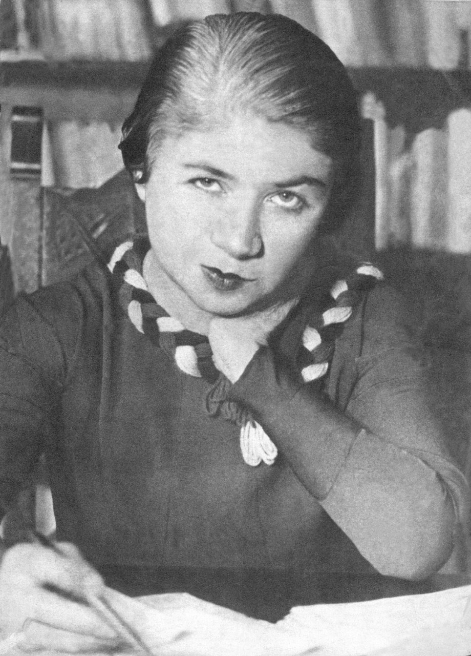 Alfonsina Storni y su estilo poético Alfonsina Storni y su estilo poético