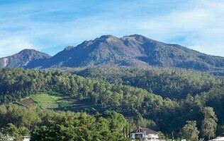 Sejarah Asal usul Terbentuknya Gunung Wilis Jawa Timur - Kuwaluhan.com