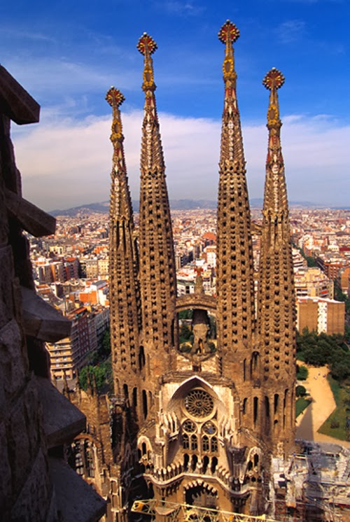 Замок гауди в барселоне