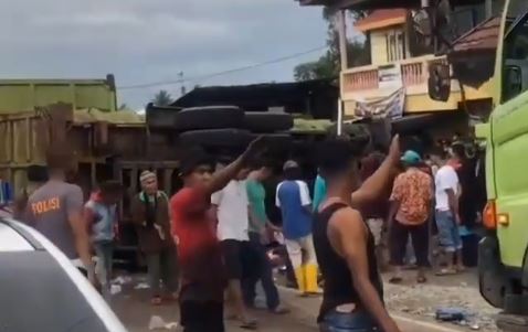 Kecelakaan Maut Truk Hilang Kendali Tabrak 5 Pengendara di Solok,Sumatera Barat