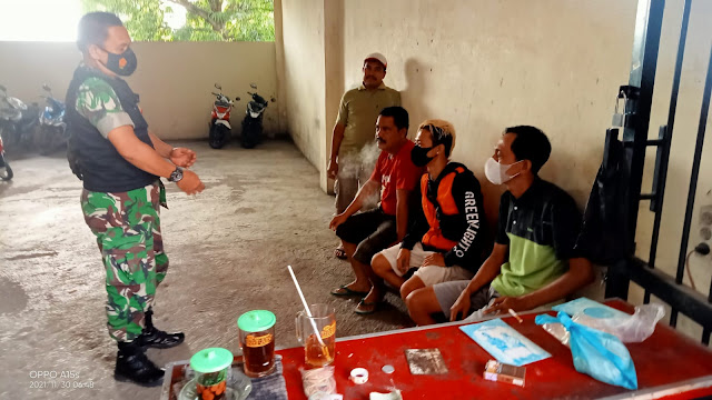 Juru Parkir Pasar Sumberlawang Tidak Luput jadi Sasaran Komsos Babinsa