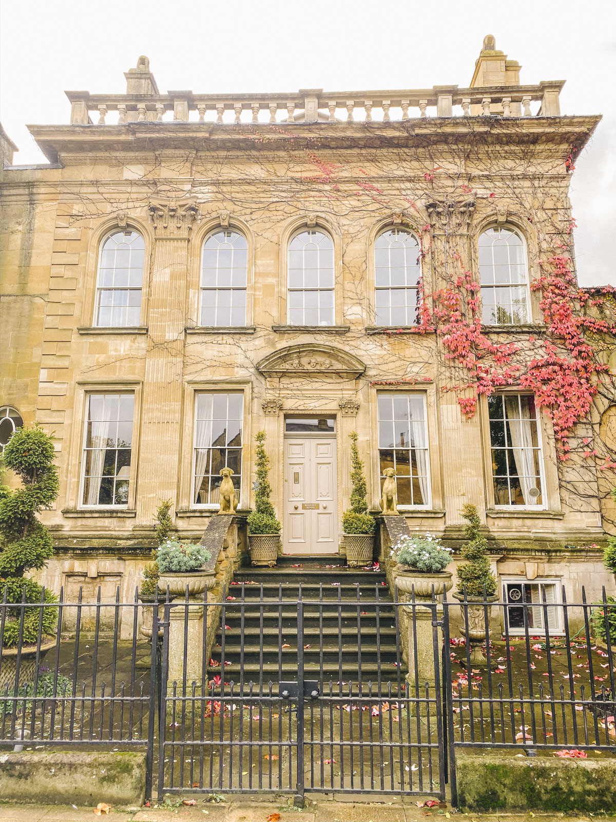 Highgrove House, Downton Abbey (Lady Violet), Art History, Crochet Home Decor & More.𝒟𝒶𝒾𝓁𝓎