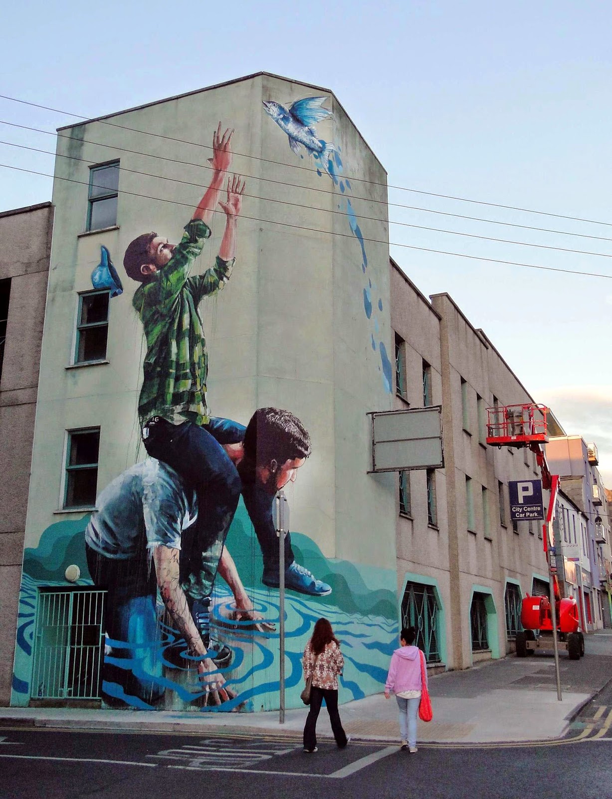 Fintan Magee is currently in Ireland where he was invited by the Draw Out Festival to paint on the streets of Limerick City.