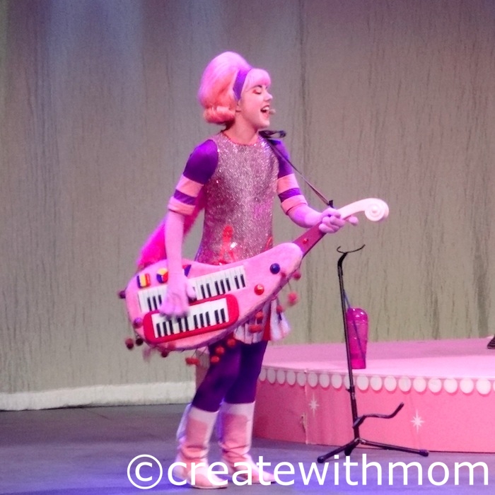 Create With Mom Outstanding performance by Strawberry Shortcake and Doodlebops