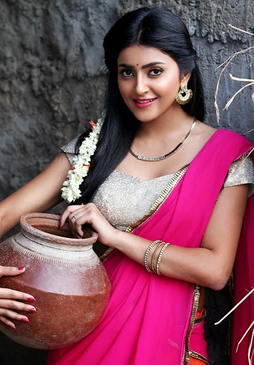 Avantika Mishra in Half Pink Saree - HD Photos