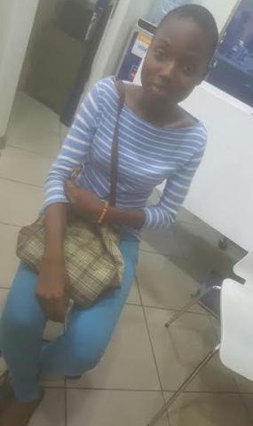 b Photos: Teenage girl believed to be mentally unstable attempts to purchase N620k phone for N500 in Lagos