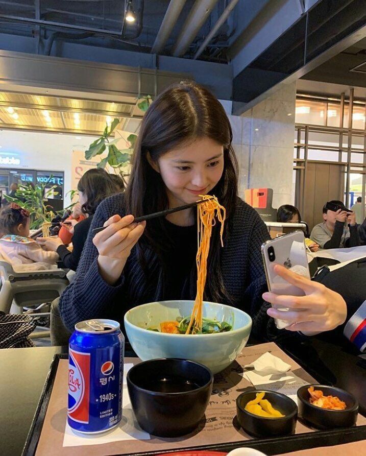 Semakin Populer, Foto-foto dari Han Sohee yang Pancarkan Aura “Girlfriend Material” Jadi Sorotan 22 RtEJB