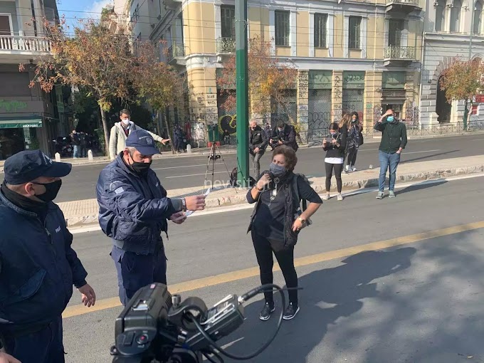 Ήθελε να αφήσει ένα λουλούδι στο Πολυτεχνείο και το πλήρωσε 300 ευρώ (video)