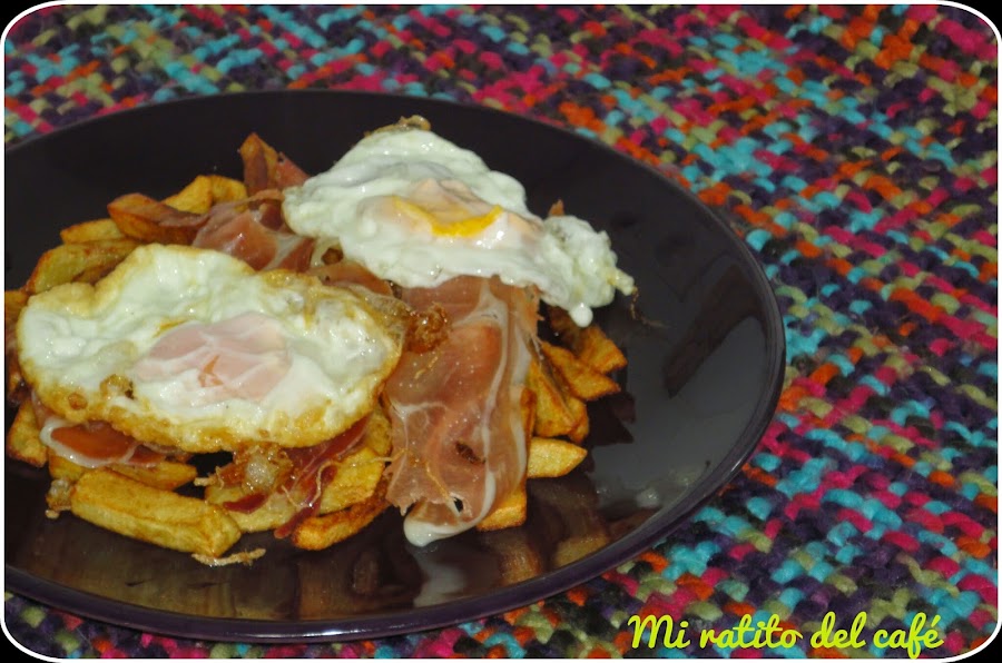 Huevos rotos con jamón