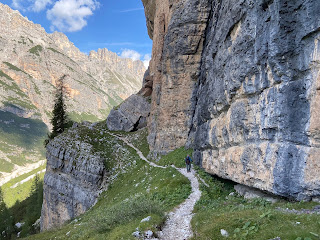 Part of trail 403 with Val Travenanzes below.