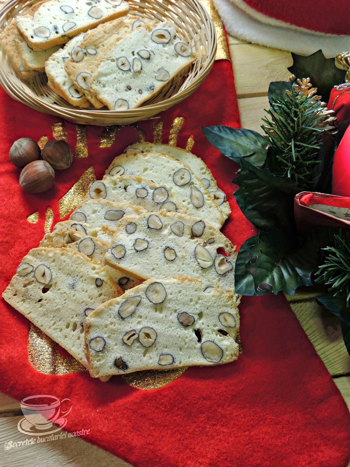 BISCUIŢI CROCANŢI CU ALUNE DE PĂDURE (ORECHOVÉ SUCHÁRE)