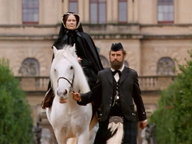 SUA MAJESTADE, MRS. BROWN (DUBLADO/DVD-RIP) – 1997 SUA%2BMAGESTADE%2BMRS%2BBROWN%2B1997%2BDUBLADO.mkv_snapshot_00.19.02.157