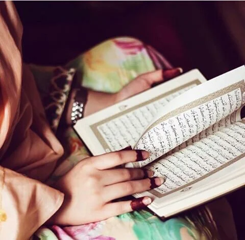 Quran Pics With Girls