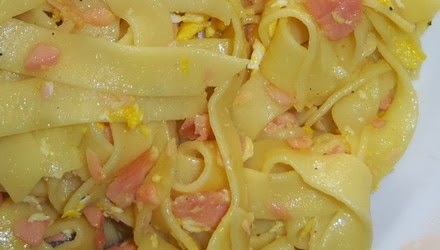 tagliatelle con salmone e uova