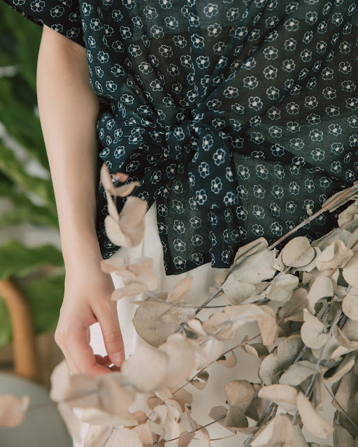 慕蓉實穿黑夜星點扭結麻紗造型上衣