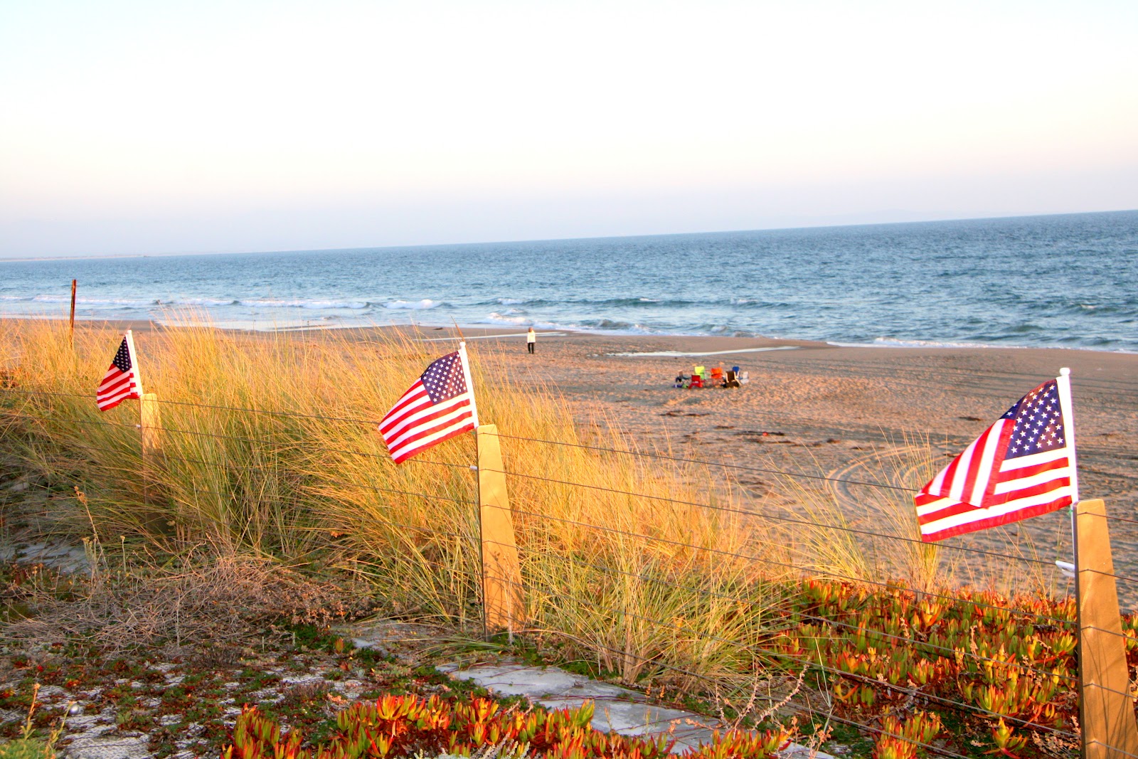 HAPPILY EVER RANDOM 4th of July at the Beach