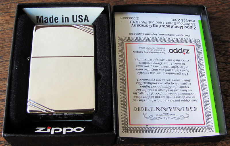 Korek Zippo Surabaya Zippo Vintage with Slashes High Polish Chrome 260