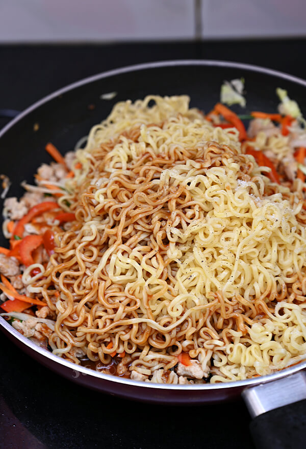 noodles and sauce added to the pan to make egg roll noodles