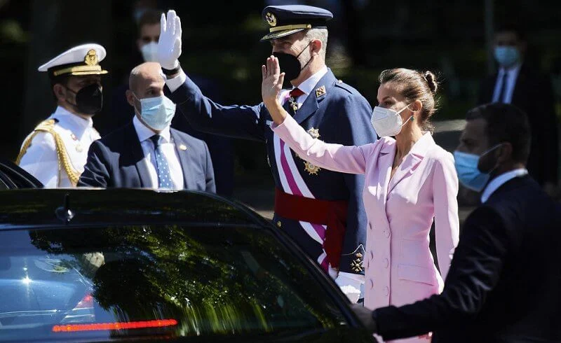 Queen Letizia wore a pink double breasted flared blazer dress coat, and pink clutch and pumps by Magrit. Tous jewelry earrings