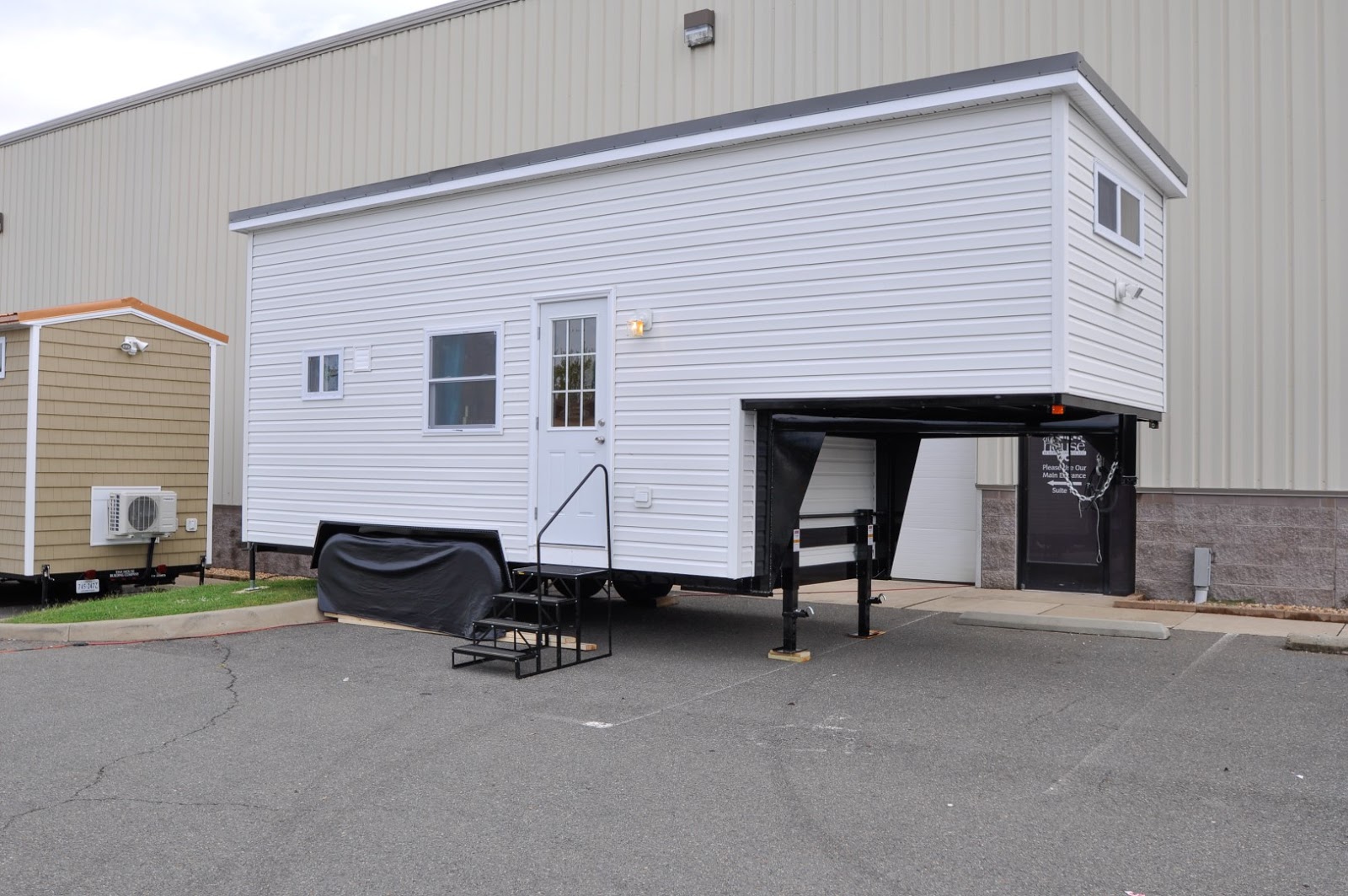 By Tiny House Building Company [ TINY HOUSE TOWN ]