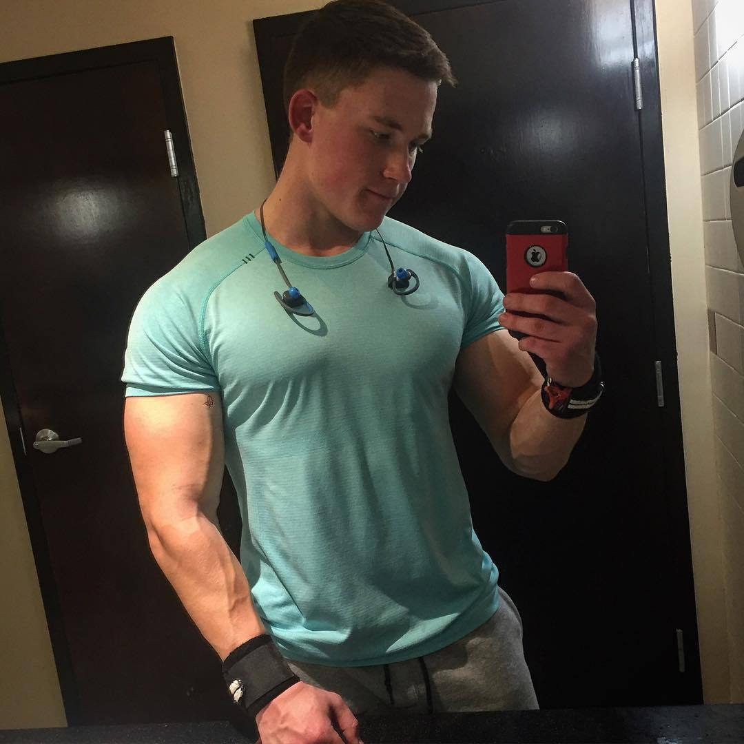 cocky-classic-beefy-american-bro-muscle-swole-body-college-dude-selfie