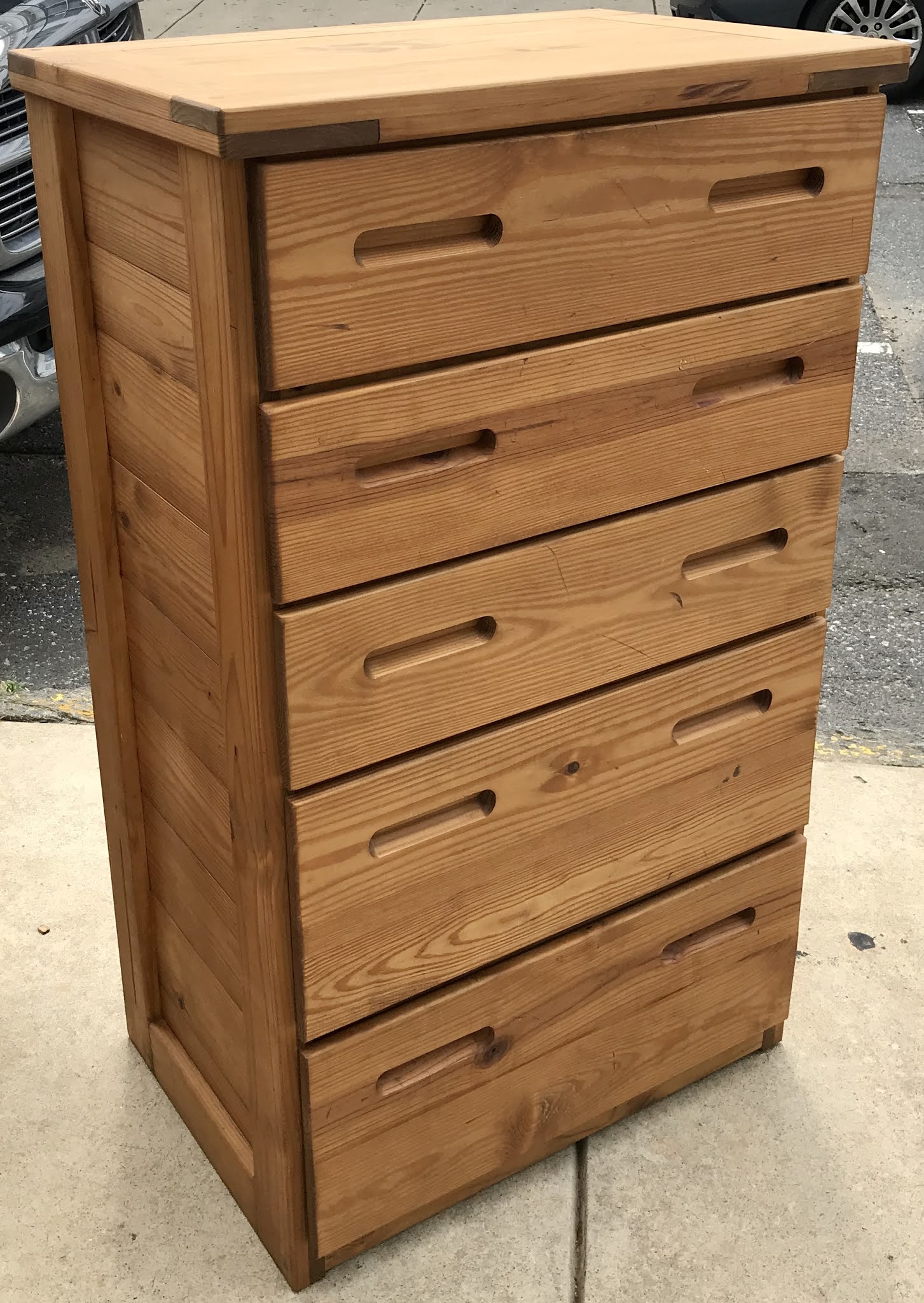 Uhuru Furniture & Collectibles 474575 5Drawer Chest by This End Up
