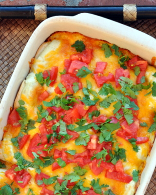 Easy Green Chile Chicken Enchiladas ♥ KitchenParade.com, a quick-quick way to get a green chile fix without spending hours in the kitchen.