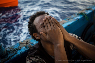 1a1a Warning! Distressing footage: Bodies of 4 African migrants recovered, 945 rescued from boats in the Mediterranean