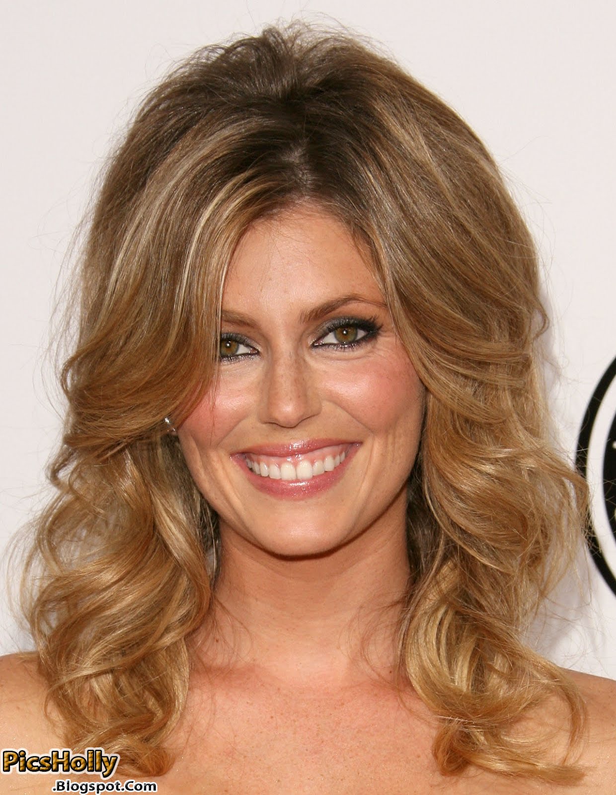 Diora Baird Hollywood Actress Wallpapers Pictures