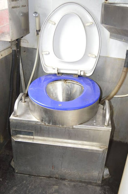 Tổng công ty Đường sắt  Việt Nam làm nhà vệ sinh 168 tỷ trên tàu rồi “vứt sọt rác” ảnh 2