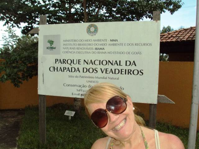 Foto tradicional na entrada do Parque Nacional da Chapada dos Veadeiros, Goiás, Brasil