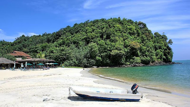شاطئ بانتاي تينجا