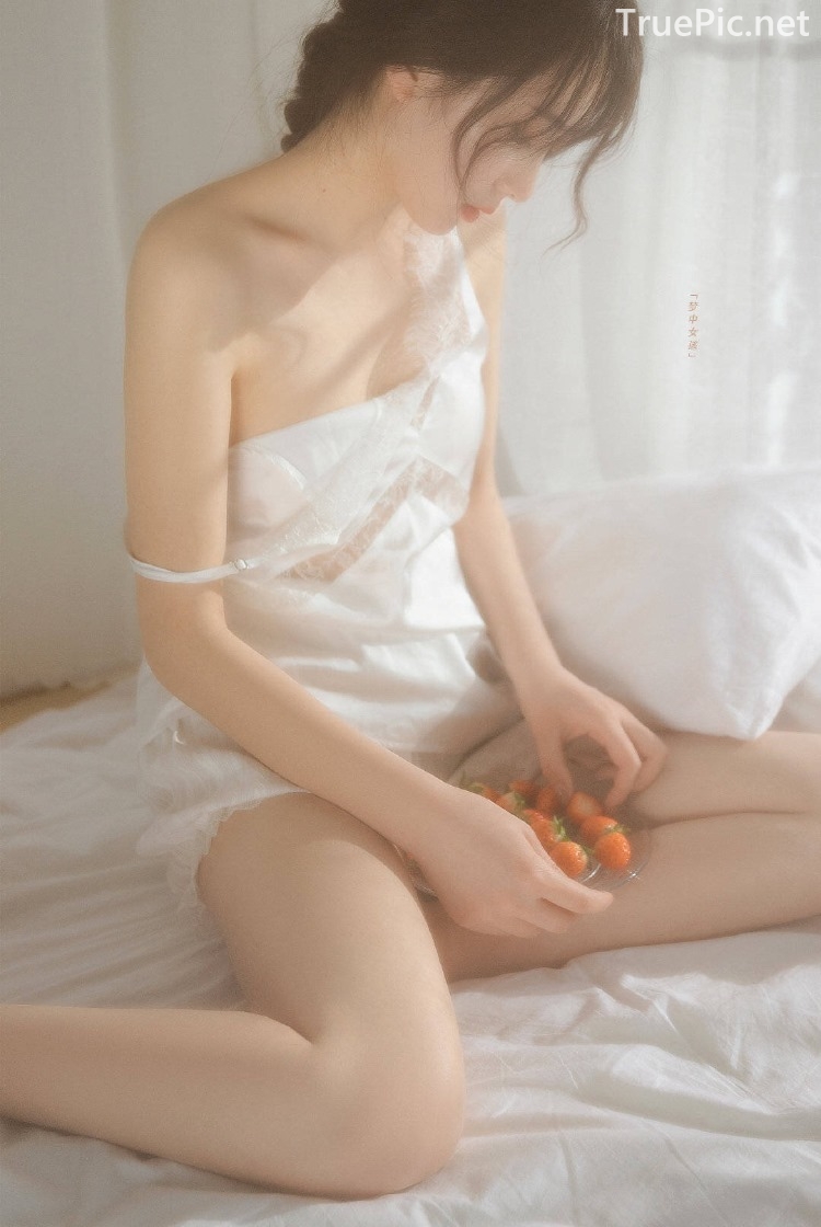 Chinese hot model - The strawberry girl in the dream - Picture 11
