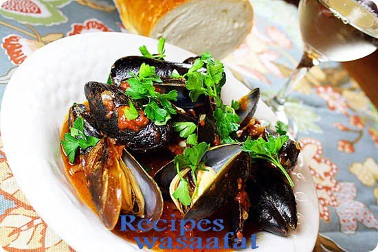 Steamed mussels in tomato garlic broth